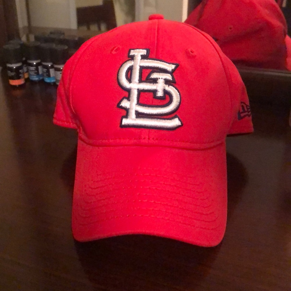Cardinals hat, adjustable